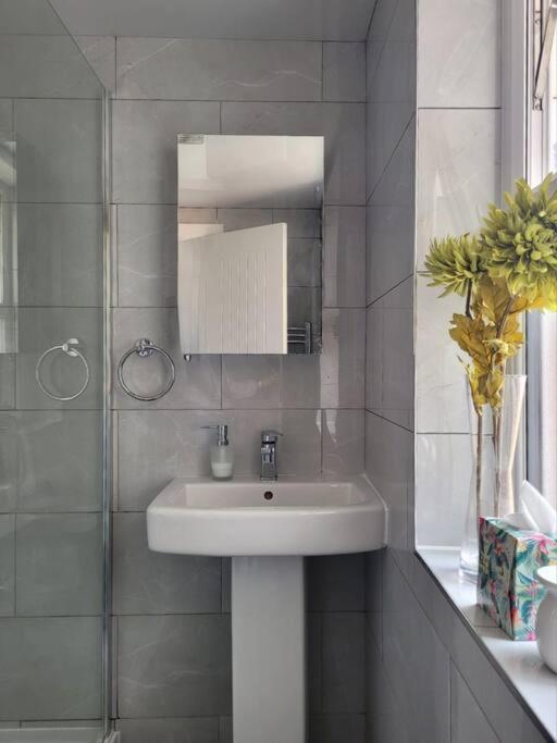 Southall Inn - Near Heathrow Экстерьер фото